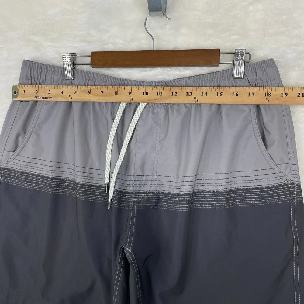 Vuori Athletic Shorts Mens 2XL Gray Lined Drawstrings Pockets